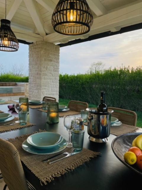Luxury Villa In Istria - 9,000 Sqm Private Estate With Pool & Sauna, 15 Min To Sea, Near Fazana, 3 Bedrooms Jursici Экстерьер фото